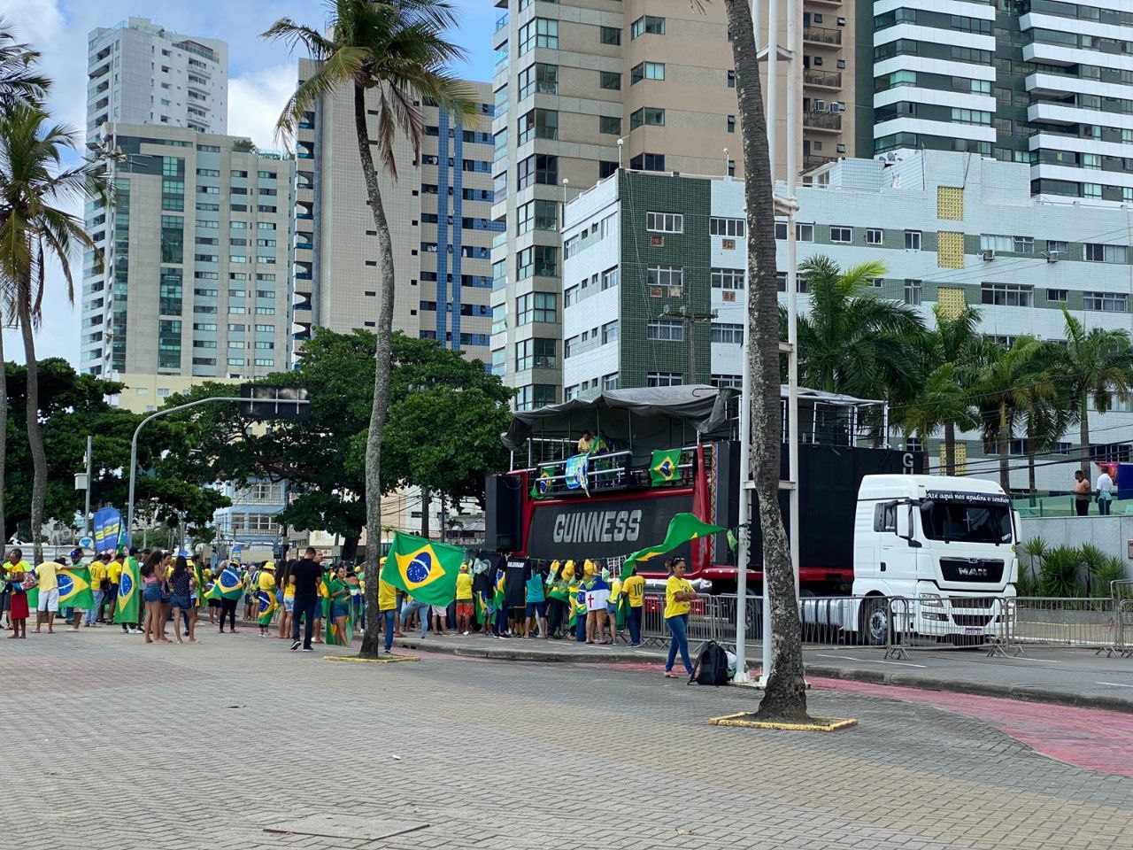 Bolsonaro desembarca no Recife para encontro líderes evangélicos